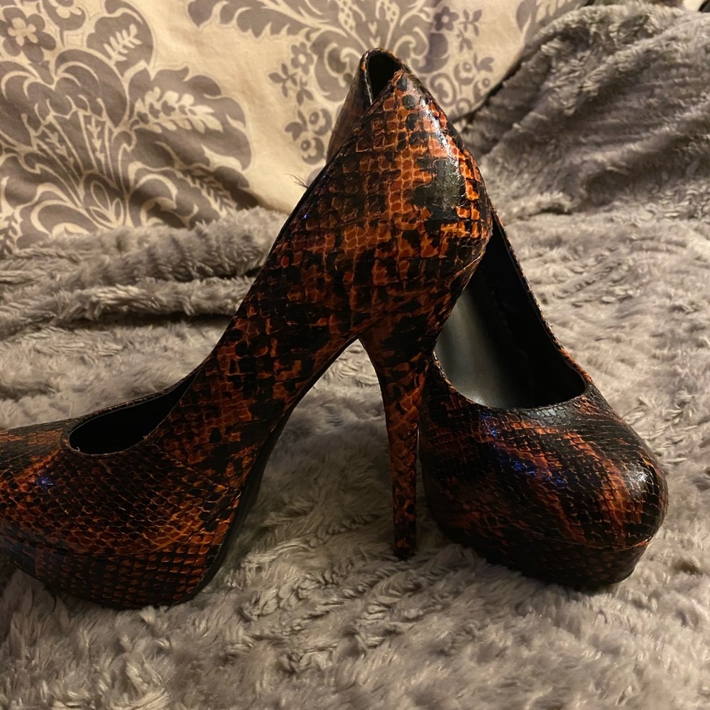 Orange / Black Python Heel Pumps. Size 9 - image 1